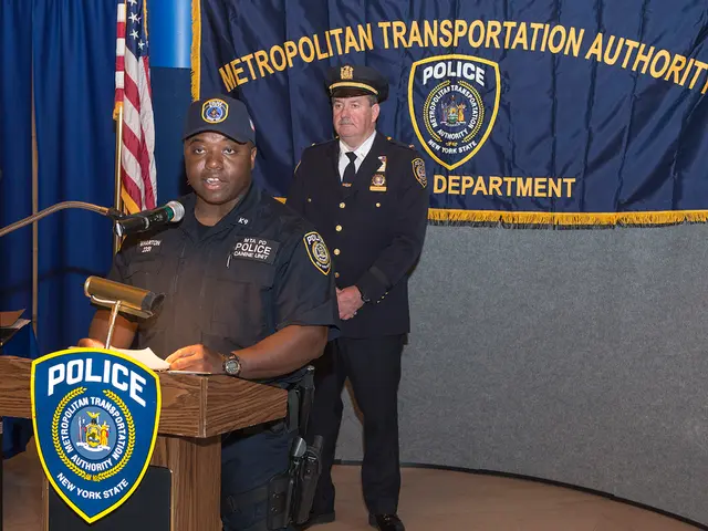 Request for the Federal Police to be subjected to stun gun shock.
