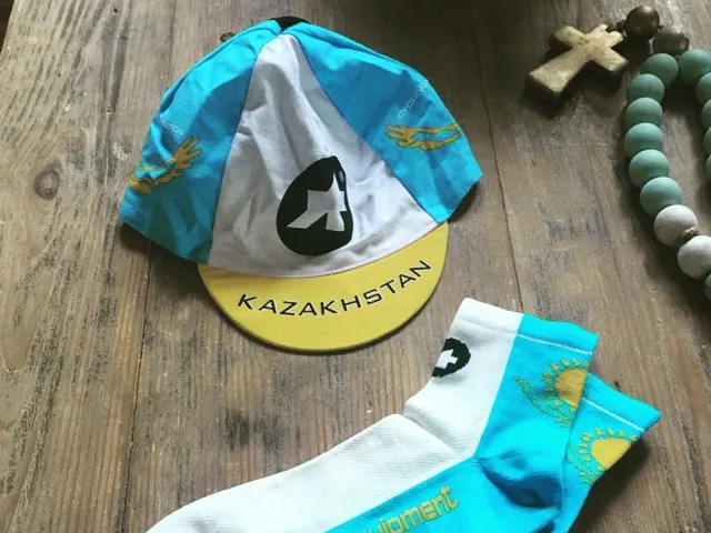 Uniting Blockchain, Internet of Things (IoT), and Data Analysis in Supply Chain Management