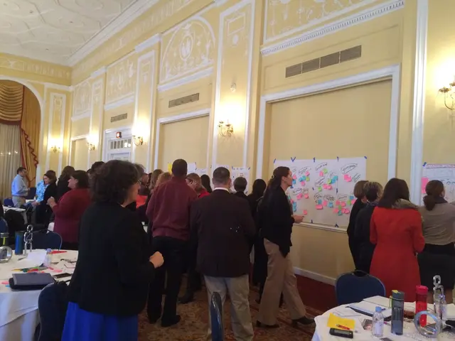 Digital Art Gallery Making Physical and Digital Presence Tangible in the Online Art World