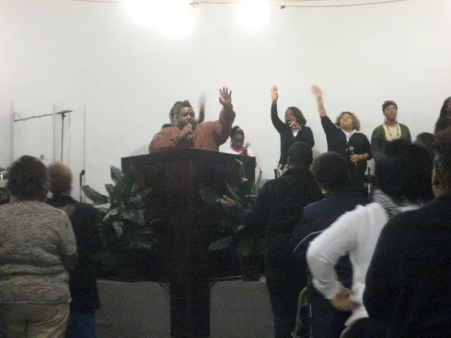 Humorous getaway with Guido Cantz: a playful take on travels.