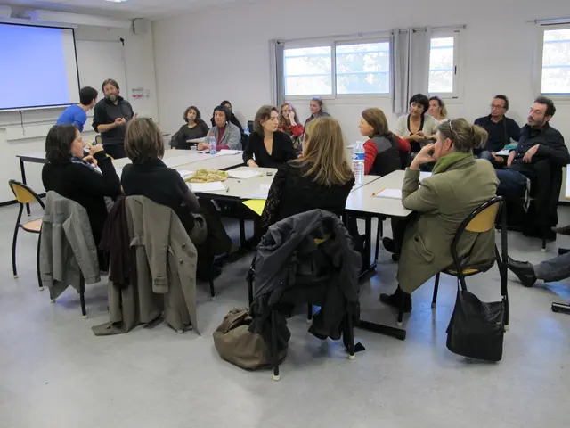 WhatsApp now includes a caution label in group chat invitations.