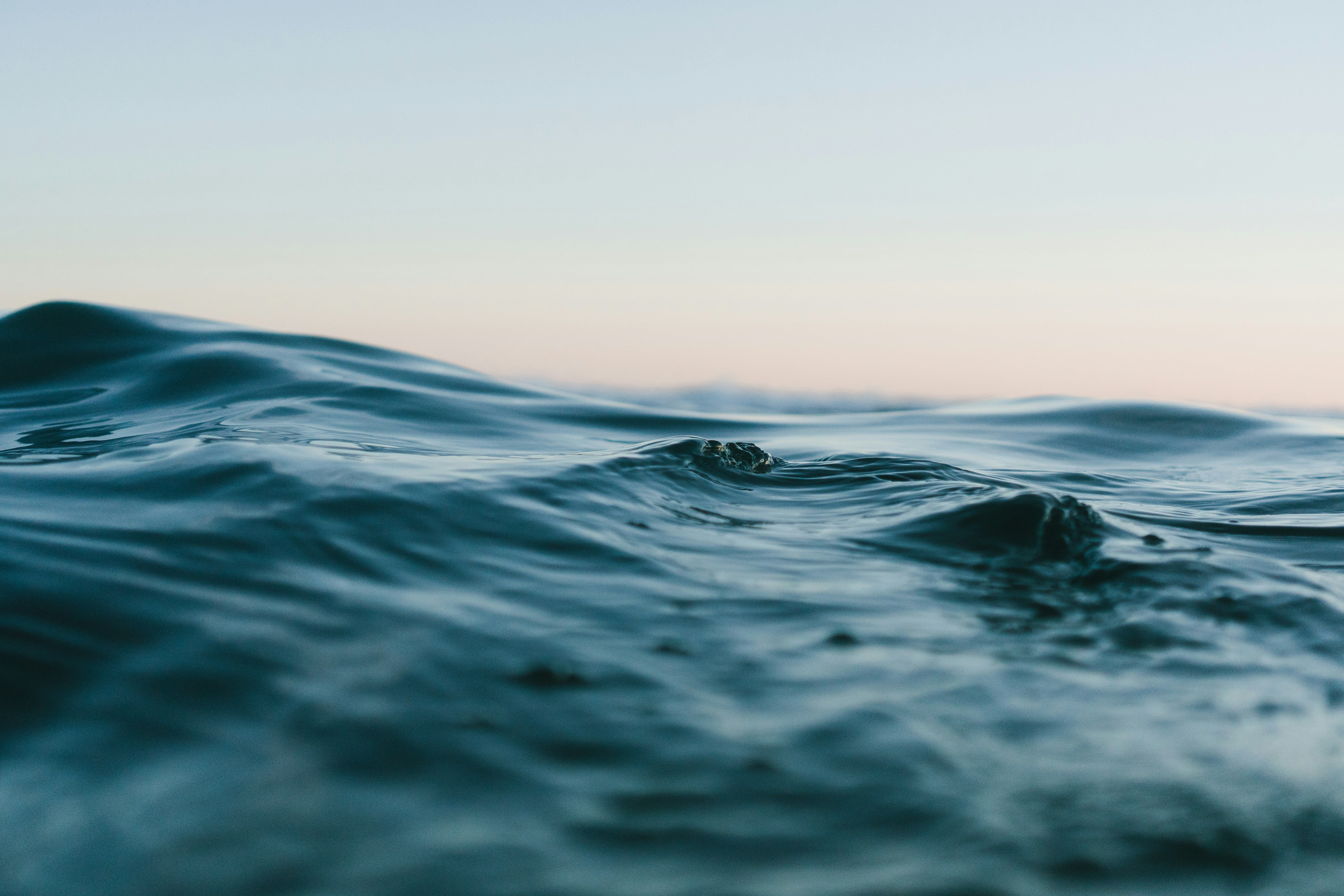Hederan cryptocurrency's upward trend slows down following a reversal in BBTrend and a halt in the Relative Strength Index (RSI) below 50, indicative of potential consolidation and the possibility of a price breakout.